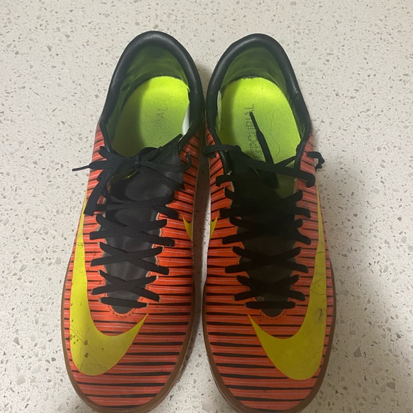 Boys Indoor Nike Cleats - Picture 2 of 5